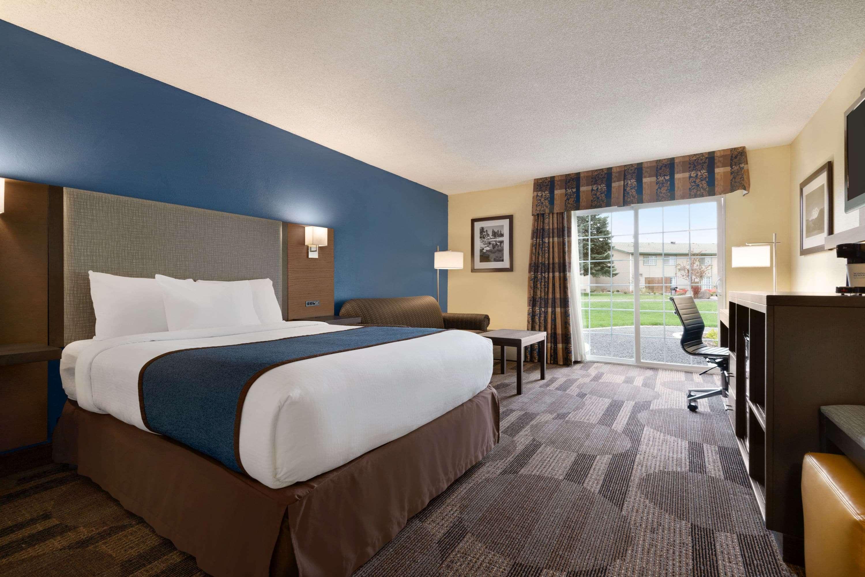 Ramada By Wyndham Spokane Airport Екстериор снимка