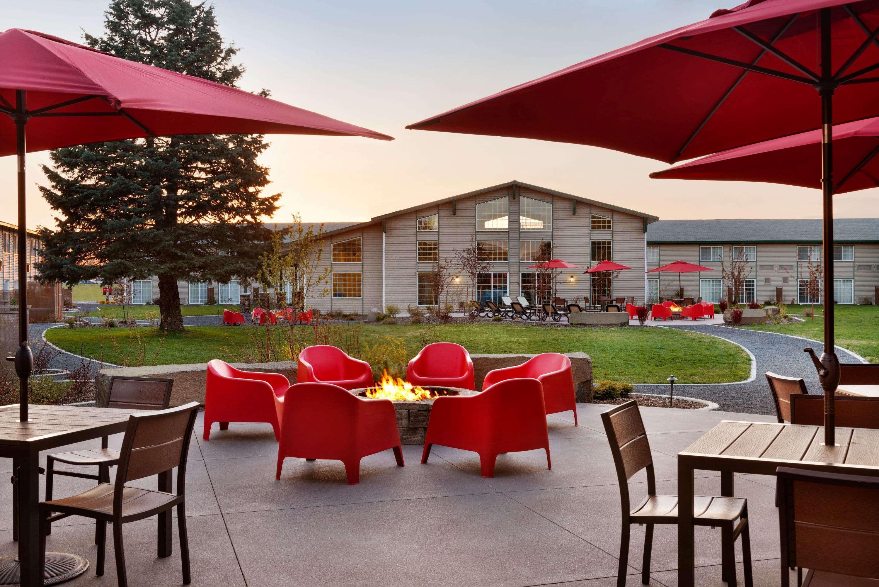 Ramada By Wyndham Spokane Airport Екстериор снимка