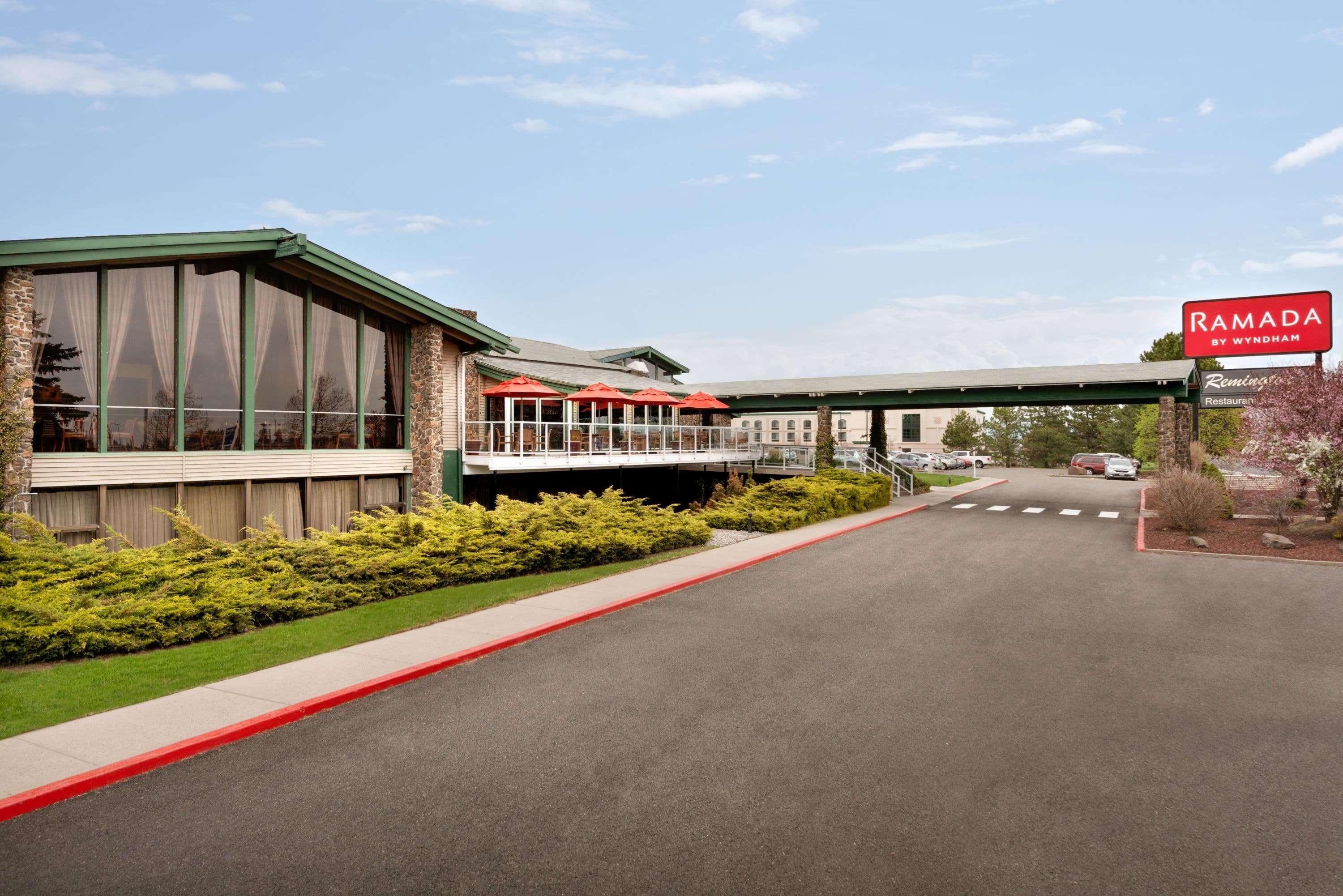 Ramada By Wyndham Spokane Airport Екстериор снимка