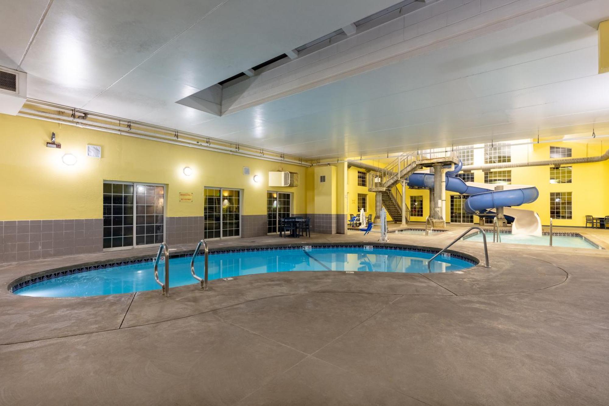 Ramada By Wyndham Spokane Airport Екстериор снимка