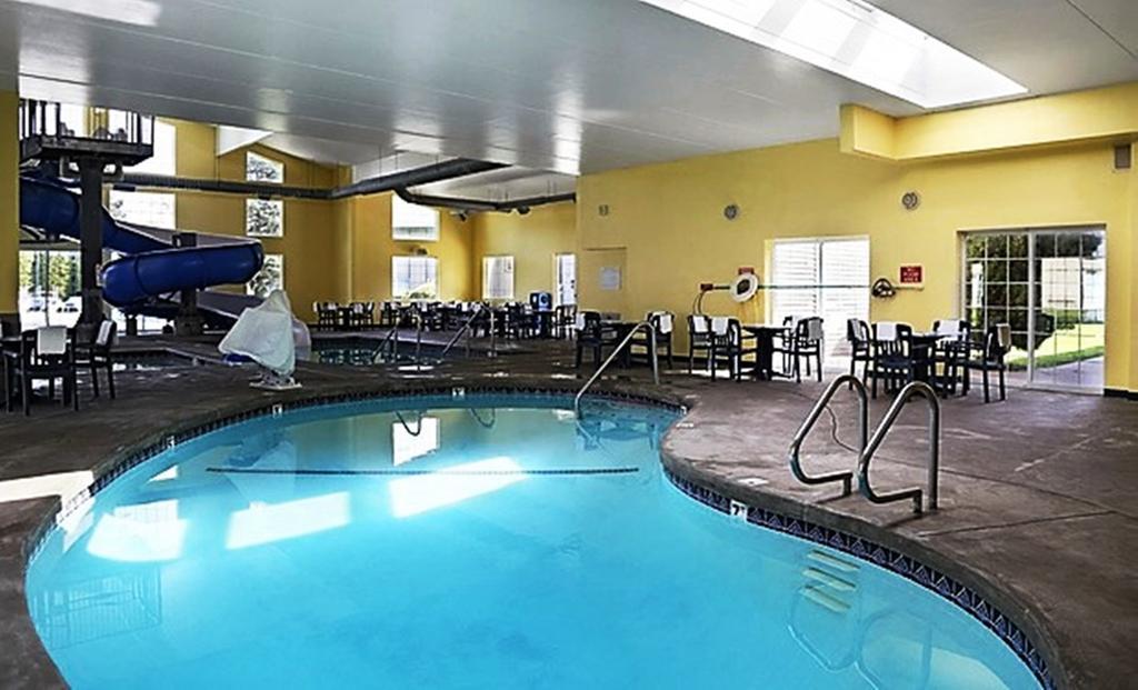 Ramada By Wyndham Spokane Airport Екстериор снимка