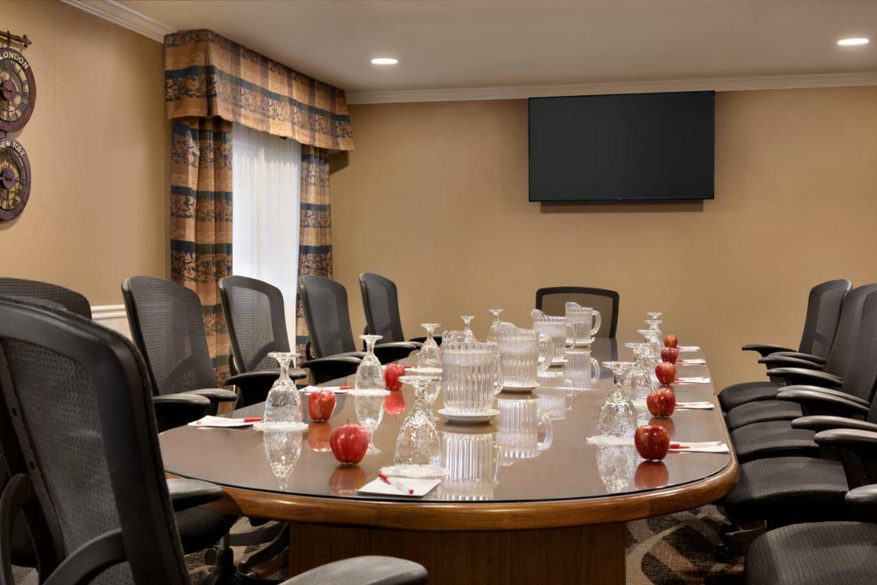 Ramada By Wyndham Spokane Airport Екстериор снимка